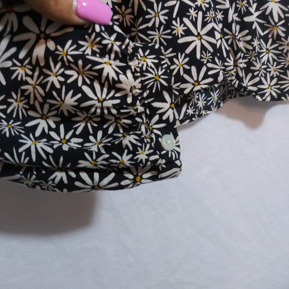 Uniqlo Ditsy Floral Black and White Daisy  Button Up Long Sleeve Top Size Small - Picture 4 of 7